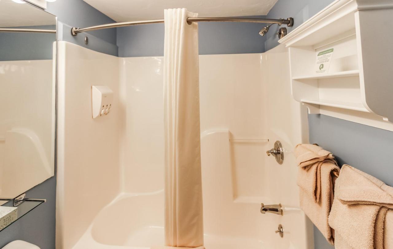 Innseason Captain's Quarters