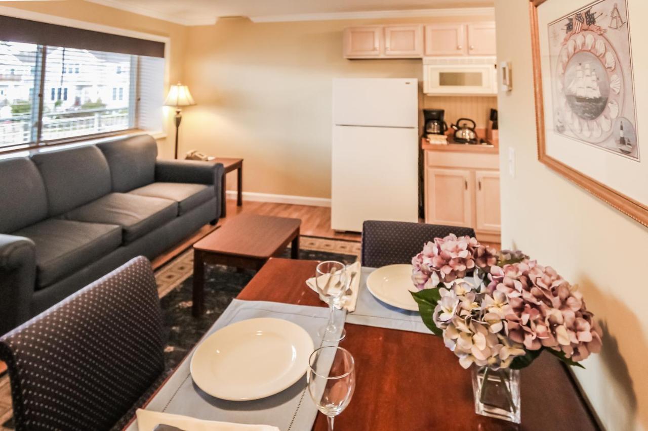 Innseason Captain's Quarters *